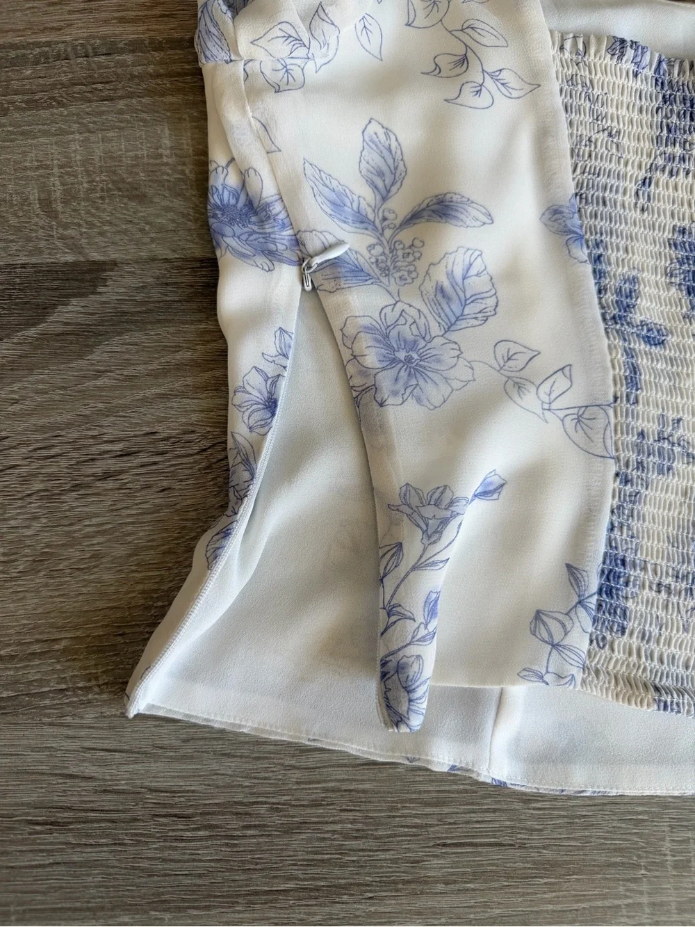 House of Harlow 1960 White Chemise with Blue Floral Print Puff Sleeve Size Small